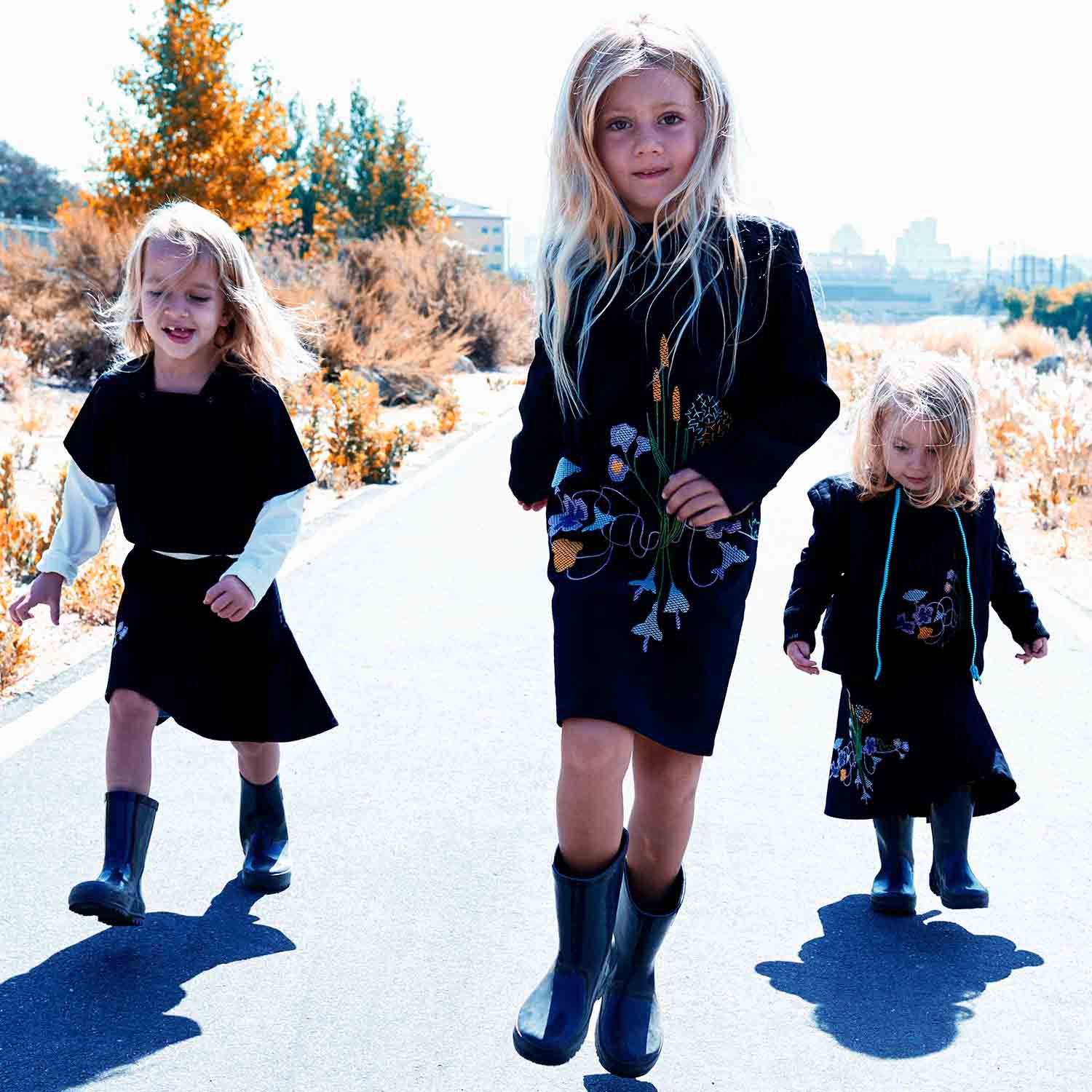 Little Black Dress with Floral Embroidery - Vero.com 