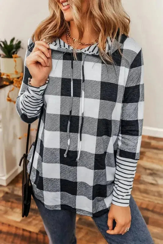 Plaid Drawstring Hoodie - Vero.com 